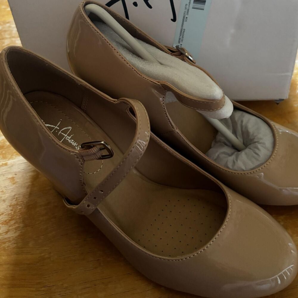 Unbranded Women's Tan Pumps